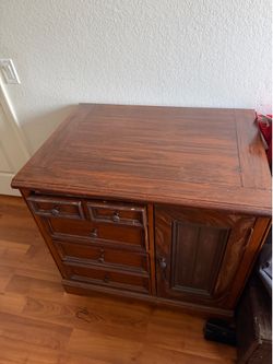 Dresser very good