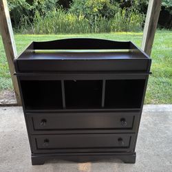 Baby diaper changing station