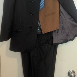 Men's/Young Men Suit For Guy Around 5'5 To 5'8 140-160lb With Pant, Vest And Brand New Tie