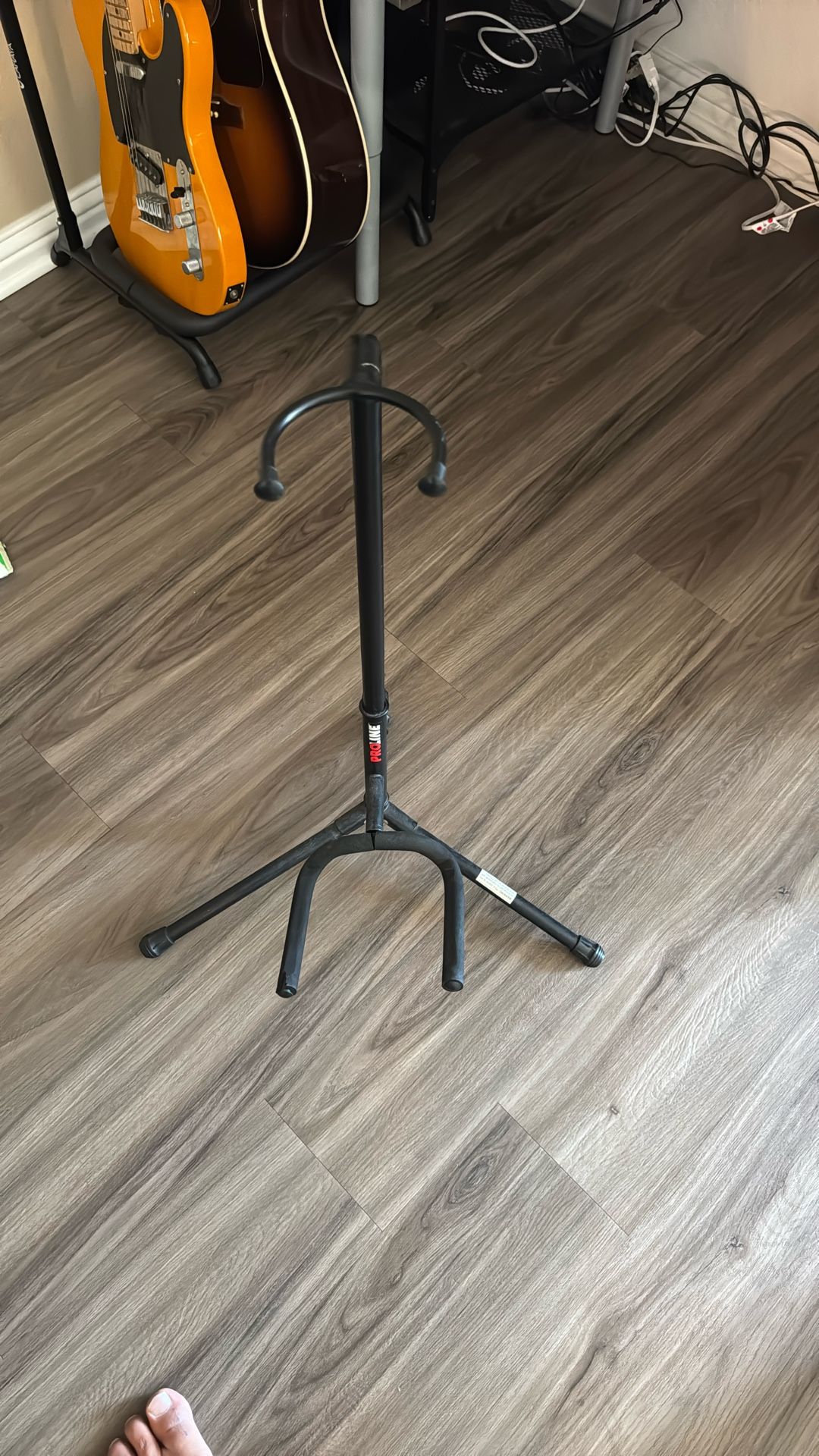 Proline Guitar/Bass Stand (FREE)