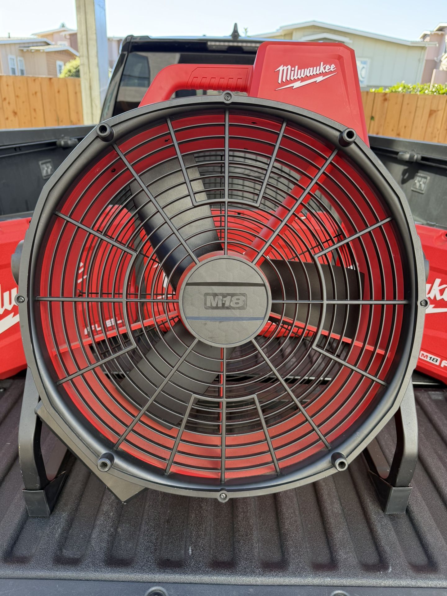 Milwaukee M18 Brushless 18” Fan (Tool Only) – Nuevo