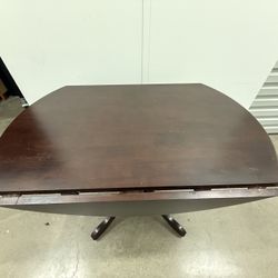 Wooden Dining Table With Leafs 