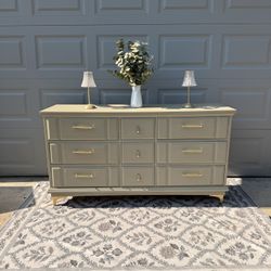 9 Drawer Dresser Made By Bassett 