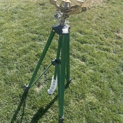 Nice Quality Tripod / Tall Sprinkler For Yards And Gardens 