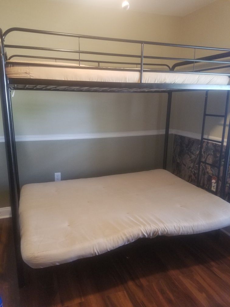 Metal bunk beds