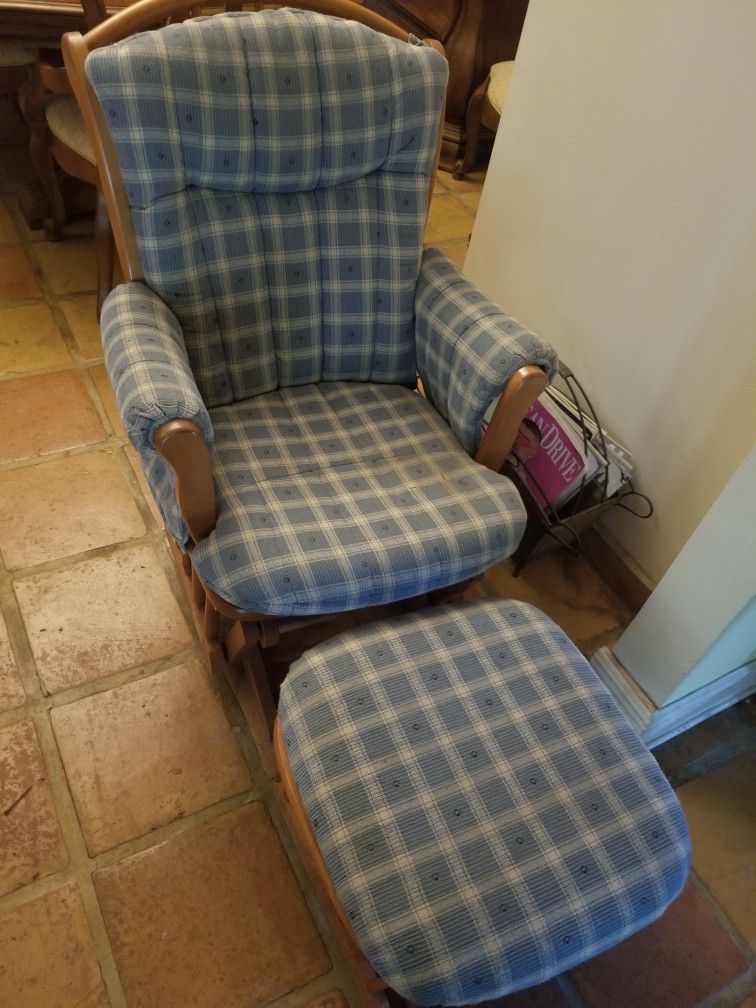 Dutailier Nursery Glider w/gliding Ottoman Custom Crib Bedding