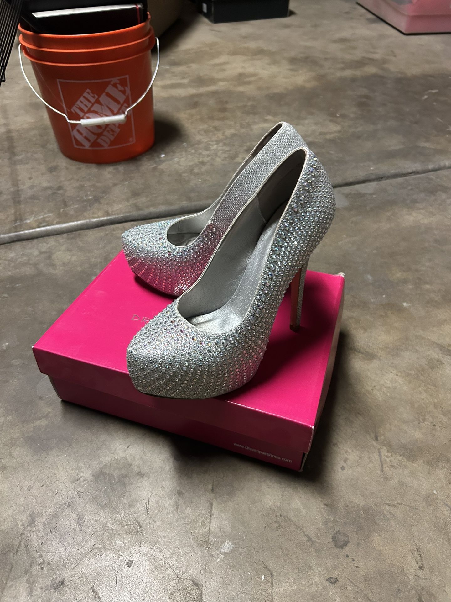 Dream Pairs Studded Heals Size 7