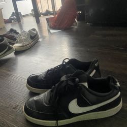 Black Nike Shoes