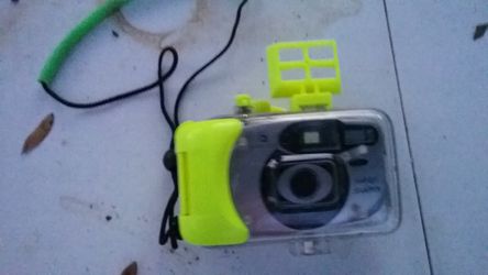 35 mm waterproof camera