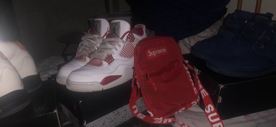 I got Jordan’s 4s and supreme bag will add it ok hmu Jordan’s 4s has box ?