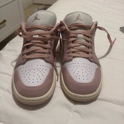 Nike Jordan Women’s 1 Low Tops basketball Shoes White And pink 
