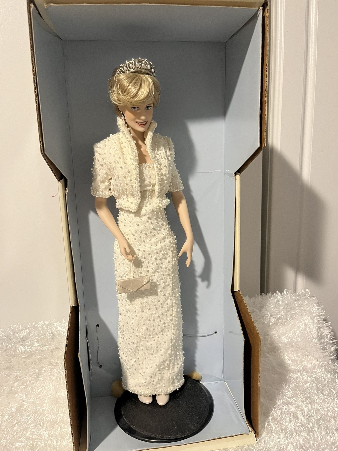 THE FRANKLIN MINT DIANA PRINCESS OF WALES PORCELAIN PORTRAIT DOLL Heigh: 17.5”