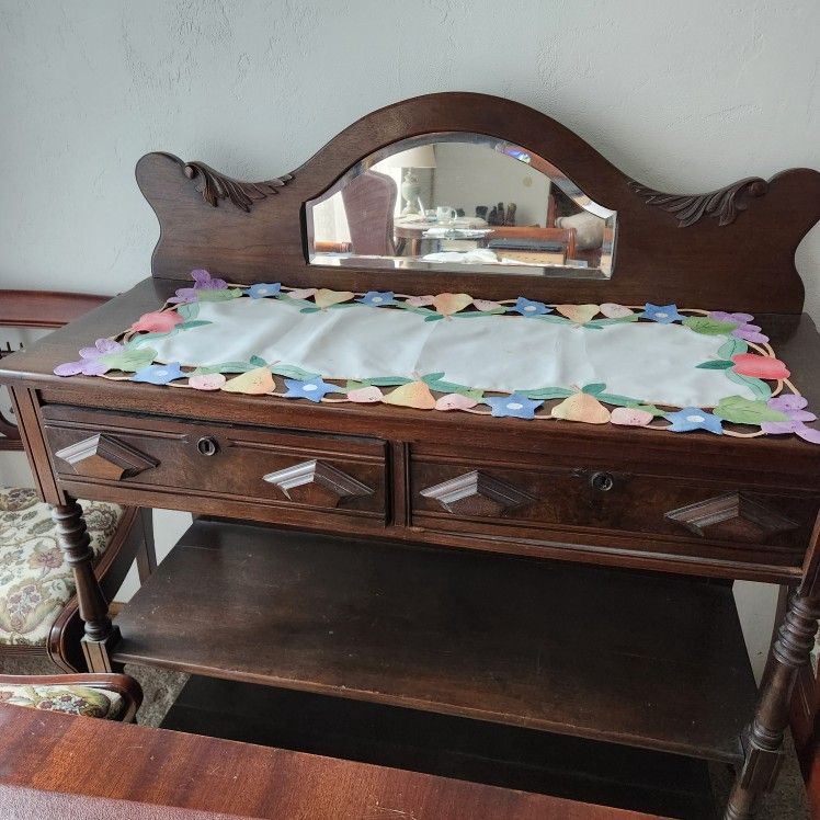 Antique Sideboard With 2 Drawers