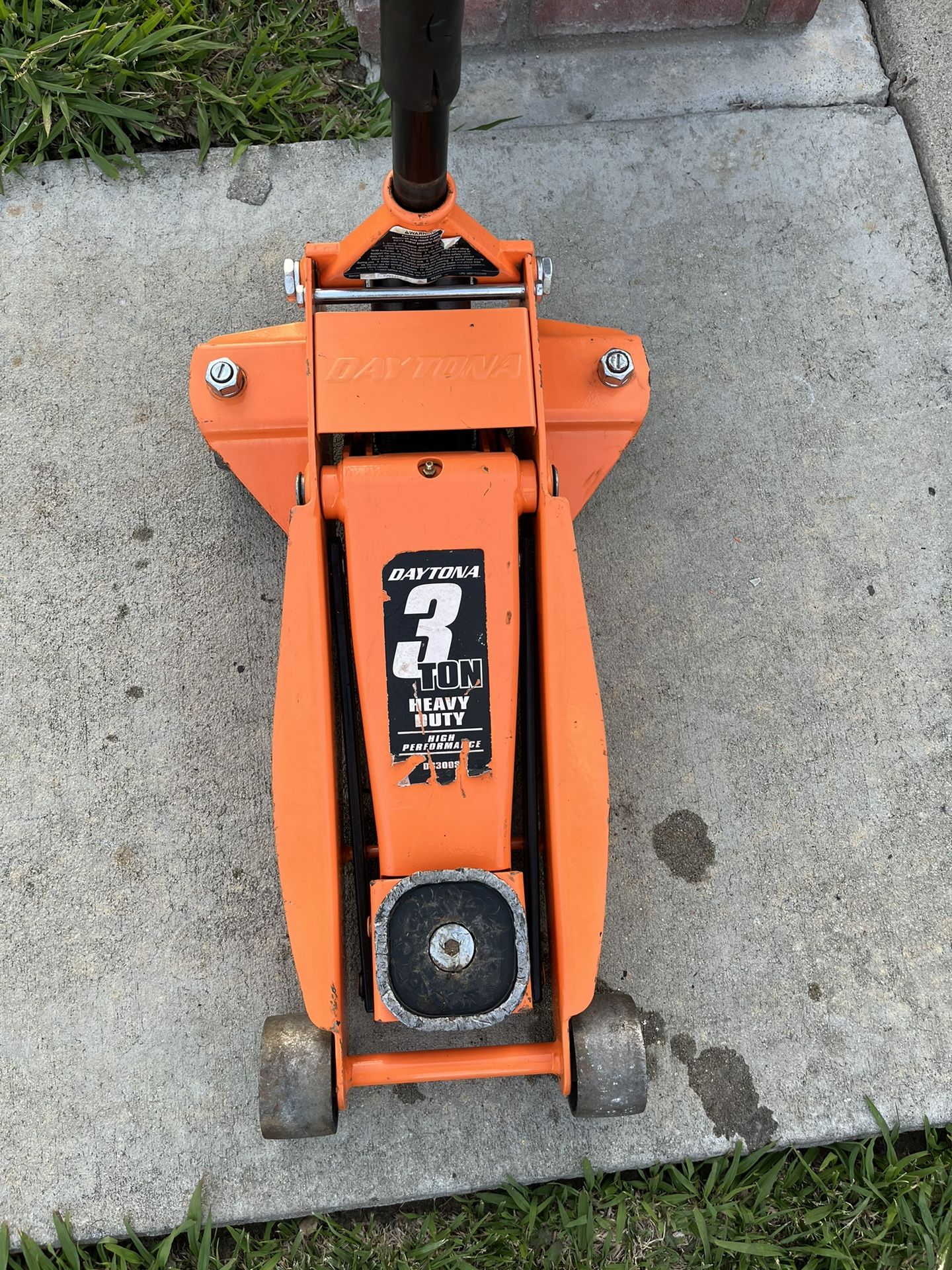 Daytona 3 Ton Heavy Duty Floor Jack for Sale in City Of Industry, CA