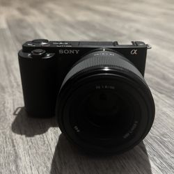 Sony Zv-E 10 w/ 50 mm lens