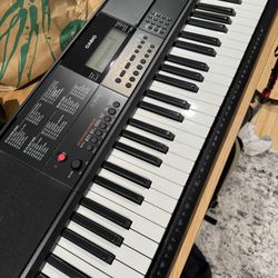 Casio CT-X700 Keyboard + Pedal