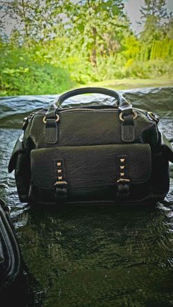 2 woman handbags/purses