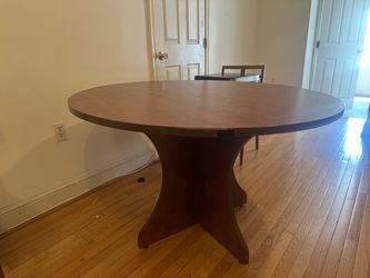 Round Dining table