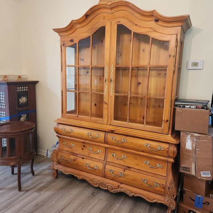 2 Piece Lighted Hutch Bombay Bottom