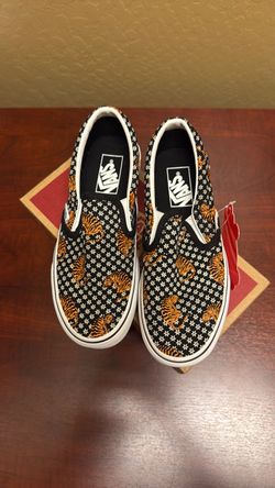 Vans Classic Slip-On Tiger Floral Print Sneakers