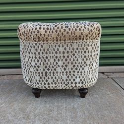 Tufted Leopard Print Ottoman 