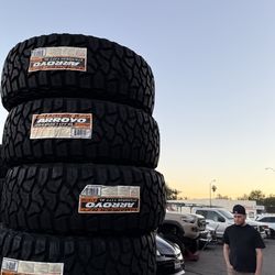 🚘🚨vendo set de llantas 275 55 20 arroyo tires R/T