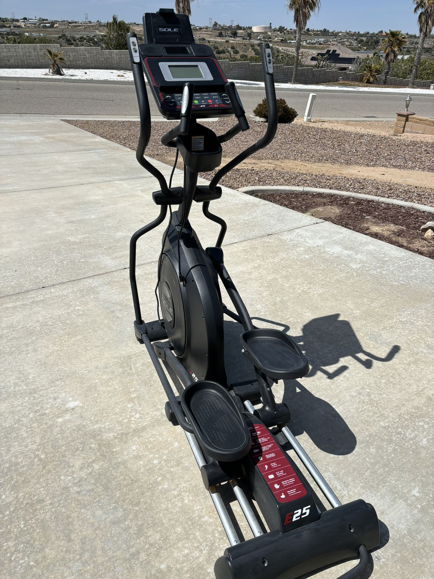 Sole elliptical E25