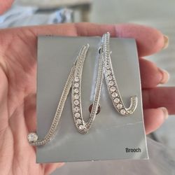 BOUTIQUE SILVER TONE LETTER  " M" CZ PIN