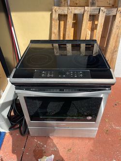 Whirlpool 30” Slide-In Glass Top Stove WEE510S0FS1