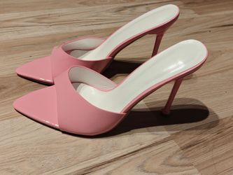 Women's high heel shoes size 9