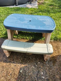 Step 2 picnic table
