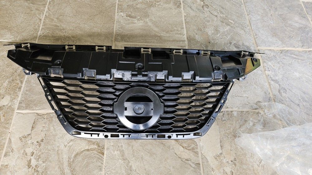 2020-2022 Nissan Versa  Front Grille 