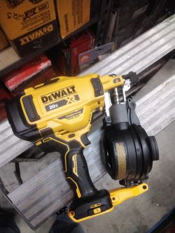 DeWalt 20V XR Brushless Roofing Nailer