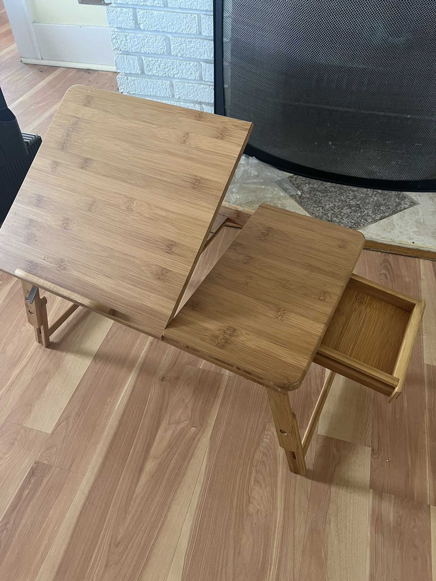 Fold-up drawing desk