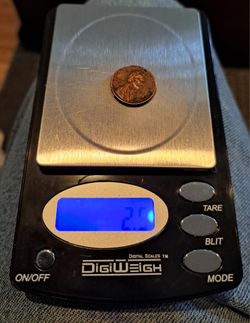 Interesting Coin 1982-Rd No Mintmark 2.5g