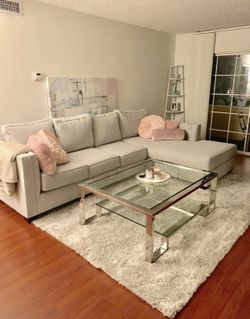 Light Gray Sectional Sofa – Pillows Included