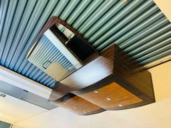 Dresser With Mirror