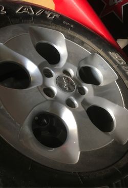 5 tantas y rines para jeep. Buenas condiciones $200 las 5