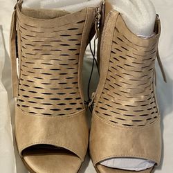 Women’s Sandals 