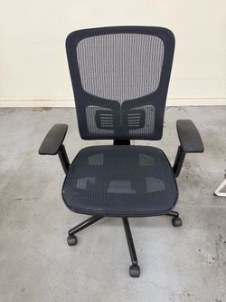 Black Mesh Office Chair with Armrests