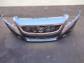 2011-2013 Volvo C70 complete front bumper with all the accessories OEM.