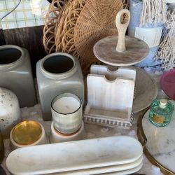 10$ Each Vases Marble And Wood 
