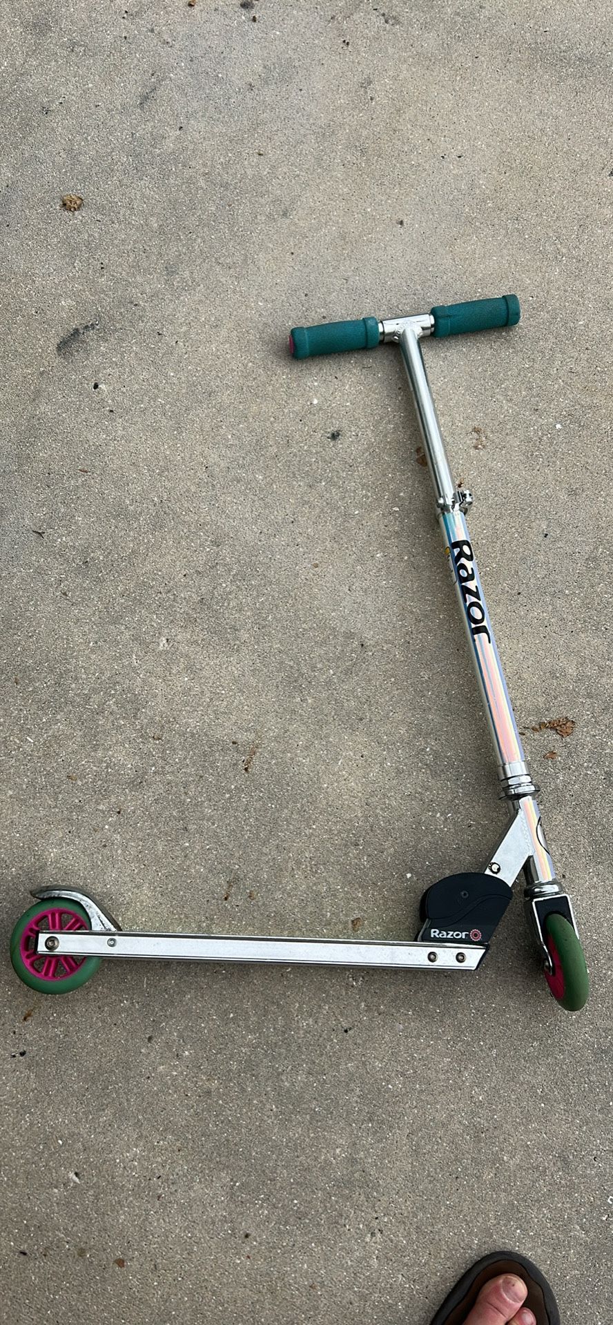 Girls Razor Pink Kick Scooter