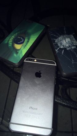 iPhone 6s 32 gig 9/10 mint condition comes with box brand new headphones and charger has glass screen protector and 2 very expensive phone cases for