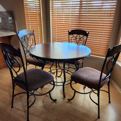 Pending: Round table with four chairs