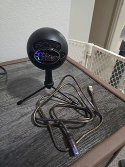 Blue snowball mic with cord