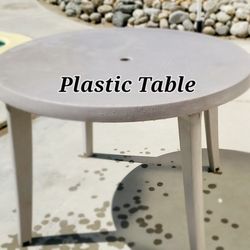 PVC Patio Table w / Umbrella Hole ● Palm Springs