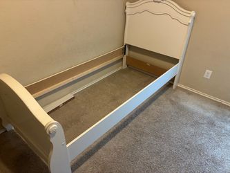 White Wood Twin Bed