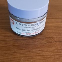 *First Aide Beauty* Ultra Repair Barriar Face Cream (1.5oz)