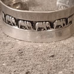 Bracelet Elephant.. Fits All. 